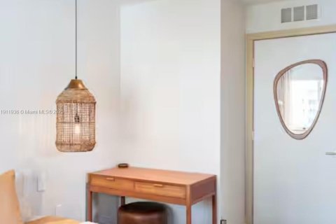 Condo in Miami, Florida, 2 bedrooms  № 1968225 - photo 12