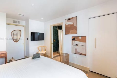 Condo in Miami, Florida, 2 bedrooms  № 1968225 - photo 11