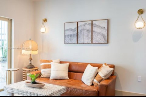 Condo in Miami, Florida, 2 bedrooms  № 1968225 - photo 5
