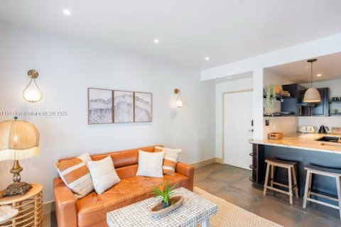 Condo in Miami, Florida, 2 bedrooms  № 1968225 - photo 2
