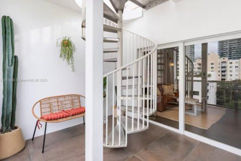 Condo in Miami, Florida, 2 bedrooms  № 1968225 - photo 22