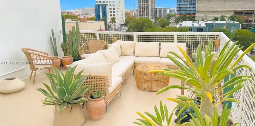 Condo in Miami, Florida, 2 bedrooms  № 1968225
