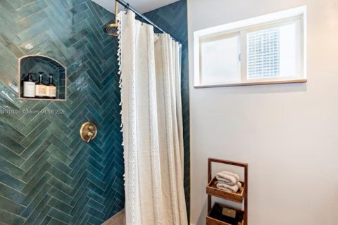 Condo in Miami, Florida, 2 bedrooms  № 1968225 - photo 16