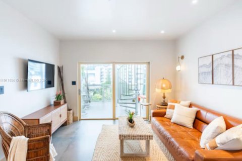 Condo in Miami, Florida, 2 bedrooms  № 1968225 - photo 4