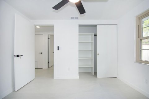 House in Tampa, Florida 3 bedrooms, 119.29 sq.m. № 2129915 - photo 15