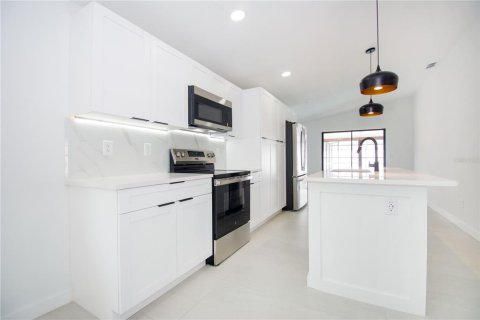 House in Tampa, Florida 3 bedrooms, 119.29 sq.m. № 2129915 - photo 22