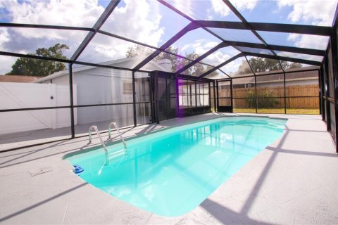 House in Tampa, Florida 3 bedrooms, 119.29 sq.m. № 2129915 - photo 3