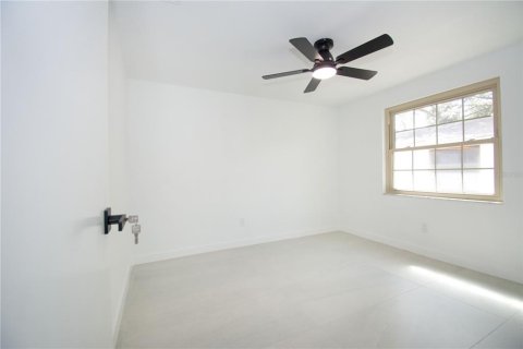 House in Tampa, Florida 3 bedrooms, 119.29 sq.m. № 2129915 - photo 18