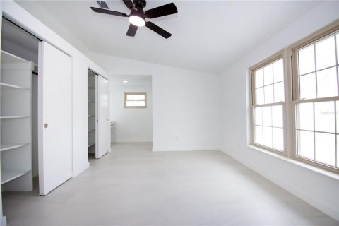 House in Tampa, Florida 3 bedrooms, 119.29 sq.m. № 2129915 - photo 14