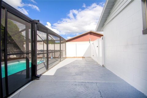 House in Tampa, Florida 3 bedrooms, 119.29 sq.m. № 2129915 - photo 30