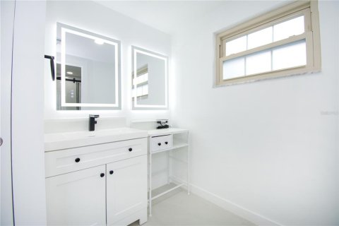 House in Tampa, Florida 3 bedrooms, 119.29 sq.m. № 2129915 - photo 12