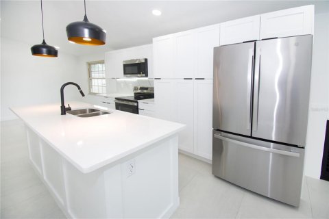 House in Tampa, Florida 3 bedrooms, 119.29 sq.m. № 2129915 - photo 6