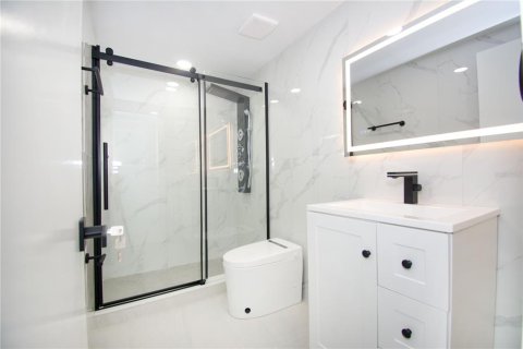House in Tampa, Florida 3 bedrooms, 119.29 sq.m. № 2129915 - photo 20