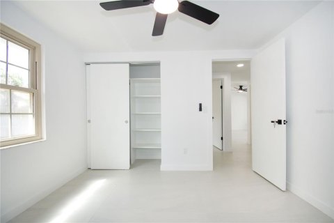 House in Tampa, Florida 3 bedrooms, 119.29 sq.m. № 2129915 - photo 17