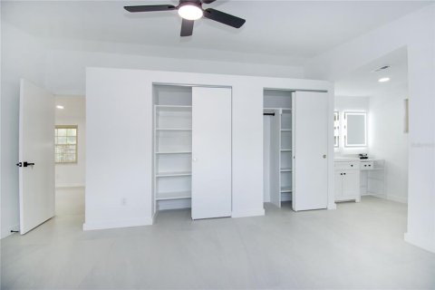House in Tampa, Florida 3 bedrooms, 119.29 sq.m. № 2129915 - photo 13