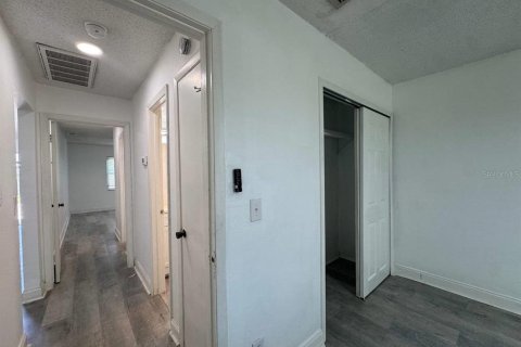 Villa ou maison à louer à Tampa, Floride: 2 chambres, 97.45 m2 № 2109451 - photo 3