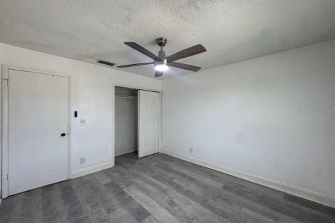 Villa ou maison à louer à Tampa, Floride: 2 chambres, 97.45 m2 № 2109451 - photo 2