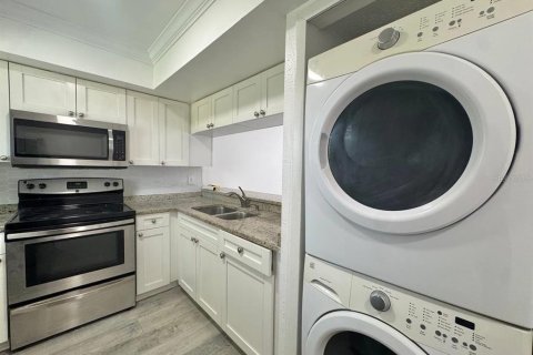 Villa ou maison à louer à Tampa, Floride: 2 chambres, 97.45 m2 № 2109451 - photo 11