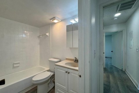 Villa ou maison à louer à Tampa, Floride: 2 chambres, 97.45 m2 № 2109451 - photo 22