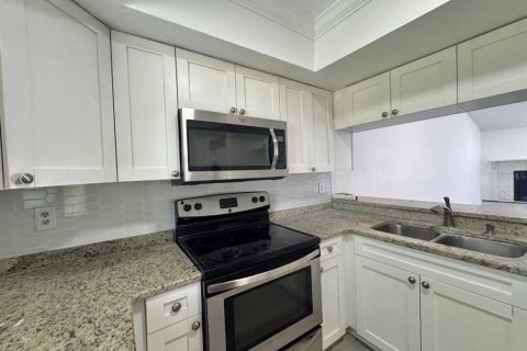 Villa ou maison à louer à Tampa, Floride: 2 chambres, 97.45 m2 № 2109451 - photo 14
