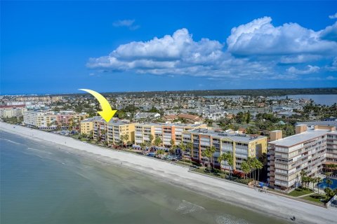 Condo in North Redington Beach, Florida, 3 bedrooms  № 2239147