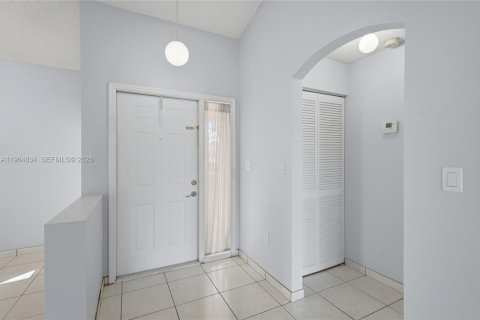 House in Miramar, Florida 4 bedrooms, 166.67 sq.m. № 2026390 - photo 11