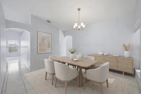 House in Miramar, Florida 4 bedrooms, 166.67 sq.m. № 2026390 - photo 14