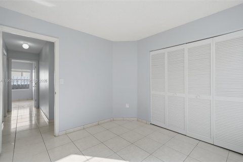 House in Miramar, Florida 4 bedrooms, 166.67 sq.m. № 2026390 - photo 28