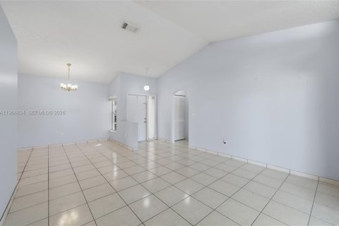 House in Miramar, Florida 4 bedrooms, 166.67 sq.m. № 2026390 - photo 12