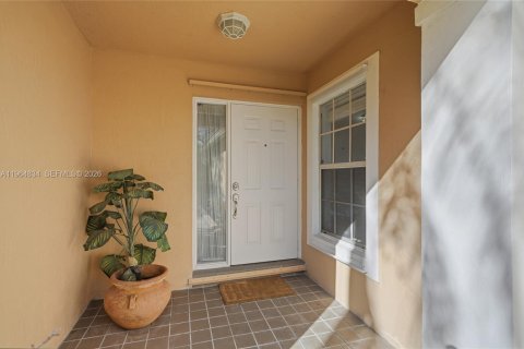 House in Miramar, Florida 4 bedrooms, 166.67 sq.m. № 2026390 - photo 8