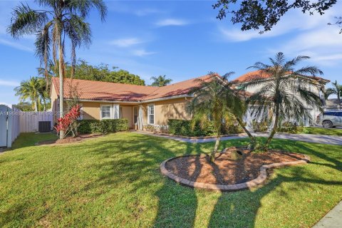 House in Miramar, Florida 4 bedrooms, 166.67 sq.m. № 2026390 - photo 7