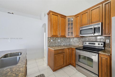 House in Miramar, Florida 4 bedrooms, 166.67 sq.m. № 2026390 - photo 20