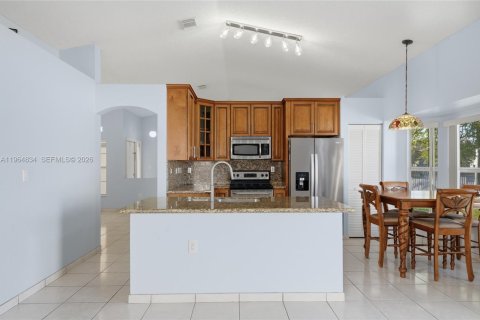 House in Miramar, Florida 4 bedrooms, 166.67 sq.m. № 2026390 - photo 19