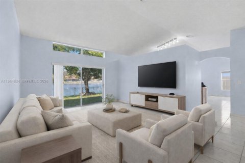 House in Miramar, Florida 4 bedrooms, 166.67 sq.m. № 2026390 - photo 9