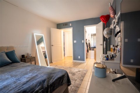 Condominio en venta en Hallandale Beach, Florida, 2 dormitorios, 134.71 m2 № 1790807 - foto 11