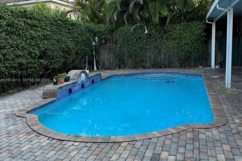 Casa en alquiler en Miami, Florida, 4 dormitorios, 180.23 m2 № 2036033 - foto 15