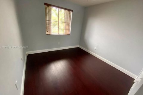 Casa en alquiler en Miami, Florida, 4 dormitorios, 180.23 m2 № 2036033 - foto 13