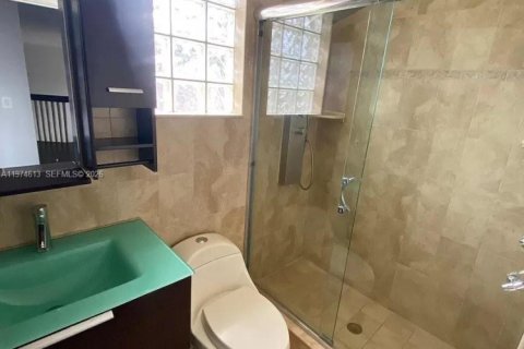 Casa en alquiler en Miami, Florida, 4 dormitorios, 180.23 m2 № 2036033 - foto 14