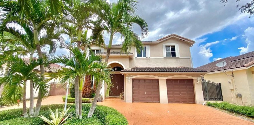 Casa en Miami, Florida 4 dormitorios, 180.23 m2 № 2036033