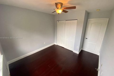 Casa en alquiler en Miami, Florida, 4 dormitorios, 180.23 m2 № 2036033 - foto 12