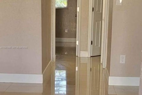 Appartement à louer à Hollywood, Floride: 2 chambres, 1038.55 m2 № 1999604 - photo 2