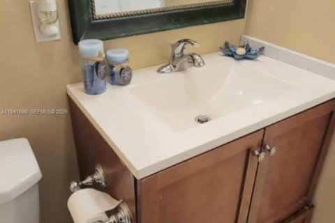 Appartement à louer à Hollywood, Floride: 2 chambres, 1038.55 m2 № 1999604 - photo 7