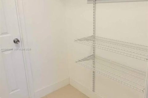 Appartement à louer à Hollywood, Floride: 2 chambres, 1038.55 m2 № 1999604 - photo 8