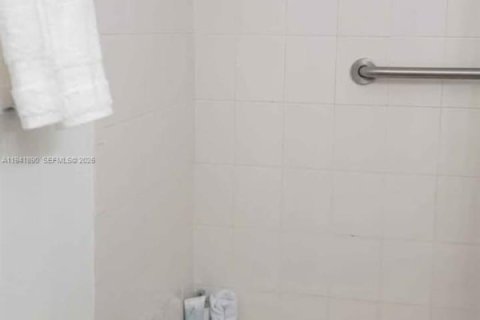 Appartement à louer à Hollywood, Floride: 2 chambres, 1038.55 m2 № 1999604 - photo 5