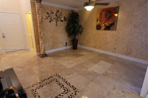 Снять в аренду виллу или дом в Пемброк-Пайнс, Флорида 3 спальни, 135.27м2, № 1952349 - фото 8