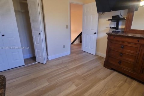 Снять в аренду виллу или дом в Пемброк-Пайнс, Флорида 3 спальни, 135.27м2, № 1952349 - фото 14