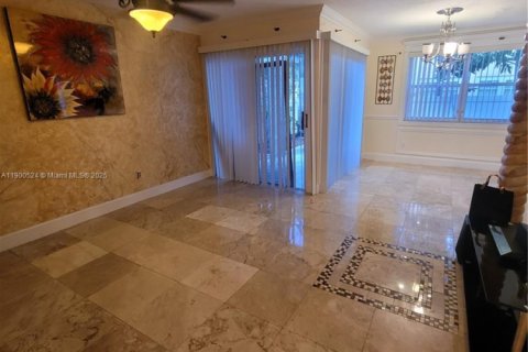 Снять в аренду виллу или дом в Пемброк-Пайнс, Флорида 3 спальни, 135.27м2, № 1952349 - фото 9