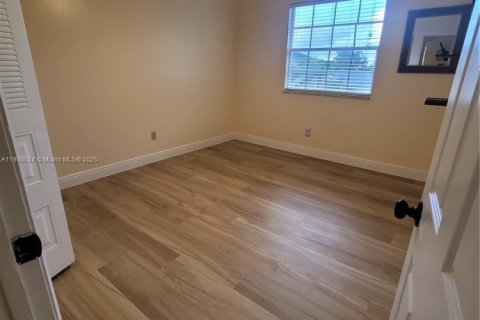 Снять в аренду виллу или дом в Пемброк-Пайнс, Флорида 3 спальни, 135.27м2, № 1952349 - фото 15