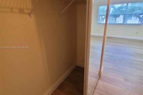 Снять в аренду виллу или дом в Пемброк-Пайнс, Флорида 3 спальни, 135.27м2, № 1952349 - фото 23