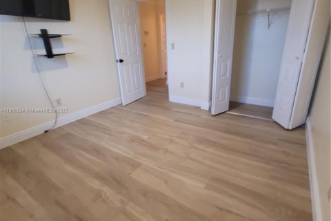 Снять в аренду виллу или дом в Пемброк-Пайнс, Флорида 3 спальни, 135.27м2, № 1952349 - фото 16